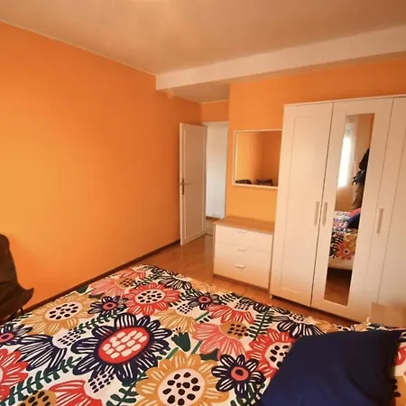 Apartment Quiros House *